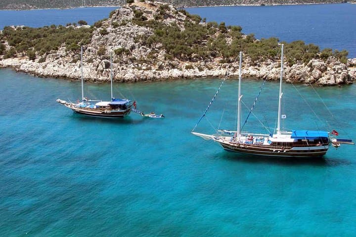 Private Daily Boat Tour !