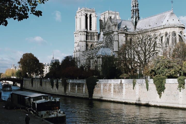 History of Paris City Center w/ Notre Dame Semi-Private 12ppl Max