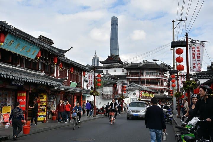 Explore Shanghai Ancient Downtown with Authentic Local Food