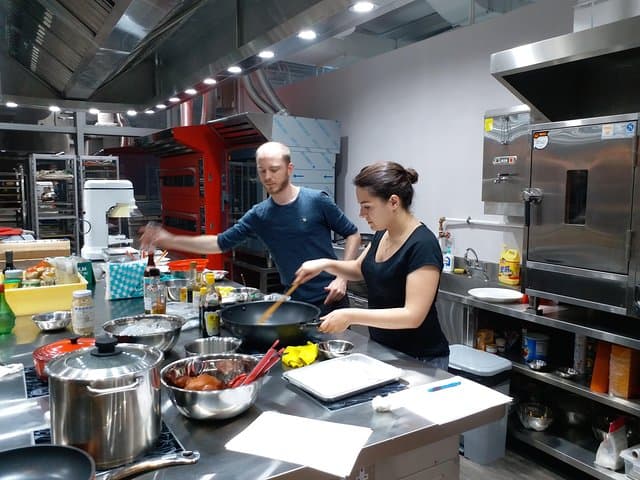 Hong Kong Market Walking Tour & Chinese Cooking Class