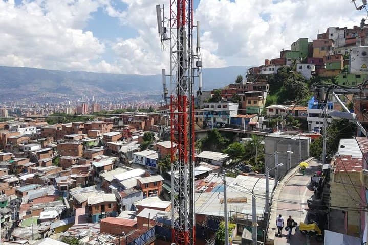 Comuna 13 tour and cable car