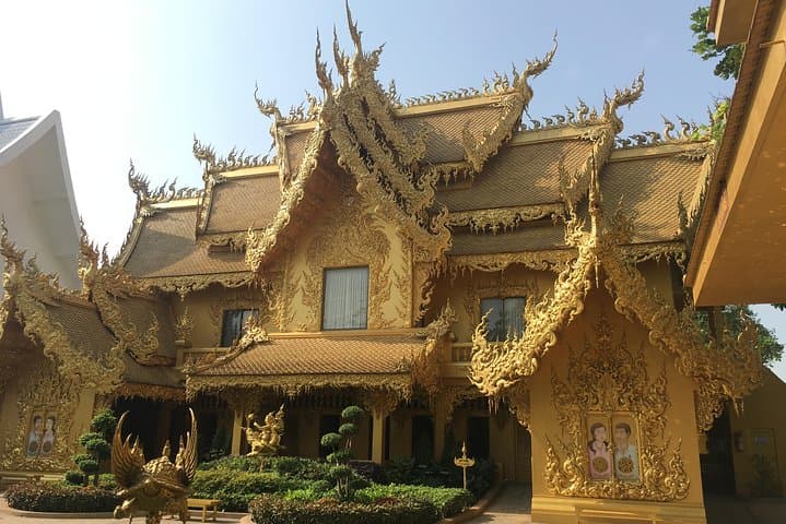 CHIANG MAI-CHIANG RAI: White+Blue Temple+Baan Dam+Golden Triangle