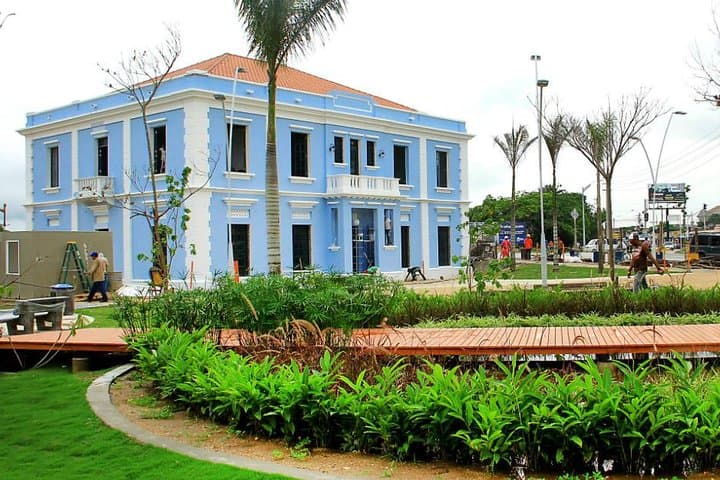 The center: Charm, Culture and Flavors