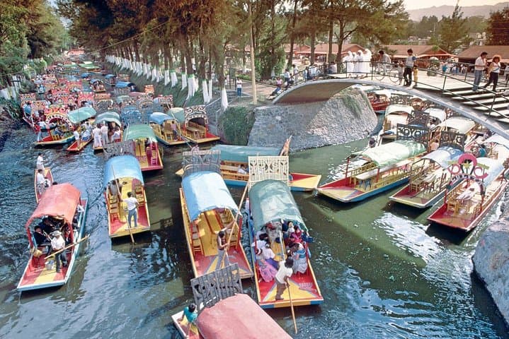 Small Group: Discover Xochimilco, Coyoacán, Frida Kahlo Museum and House