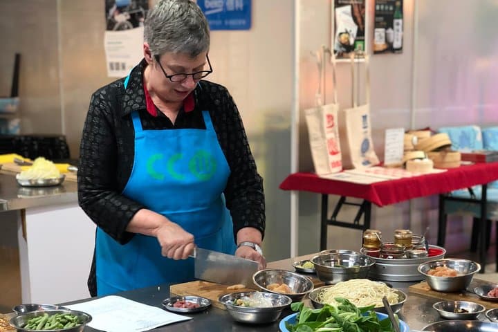 Private Shanghai Wet Market Tour and Chinese Cooking Class