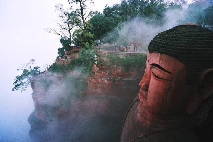 Leshan Giant Buddha and Jinli Ancient Street Day Tour