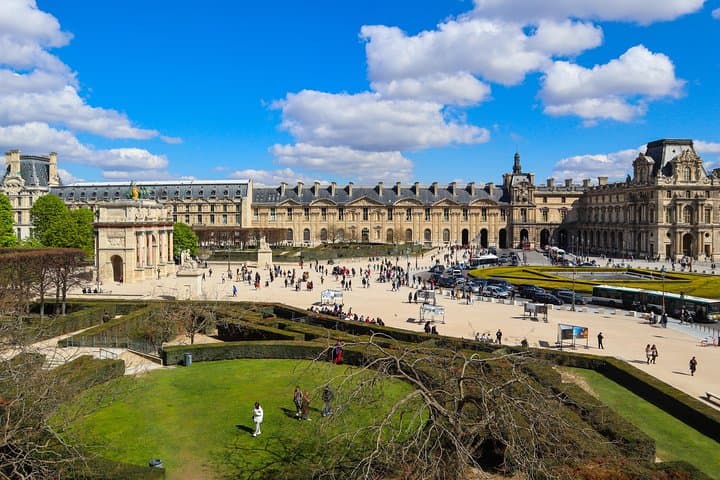 VIP Paris in a Day: Montmartre, Louvre, Île de la Cité, Cruise