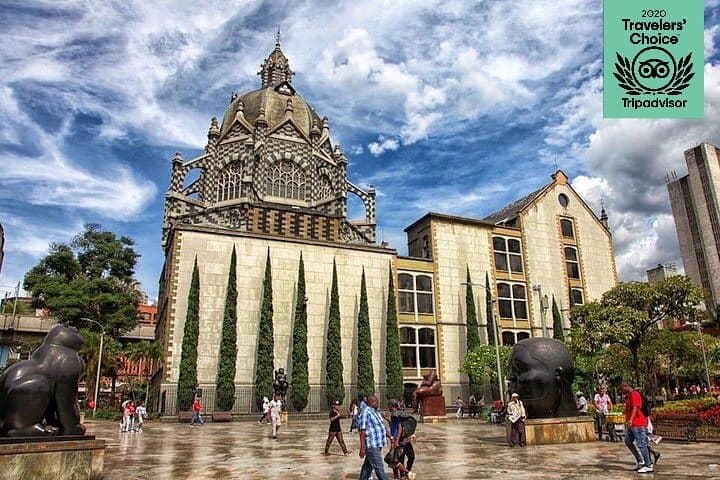 Medellín City Comuna 13 and Arvi Park Full Day Private Tour