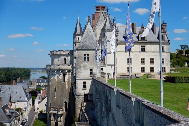 Private 3 Loire Castles Live Guided with Wine tasting from Paris
