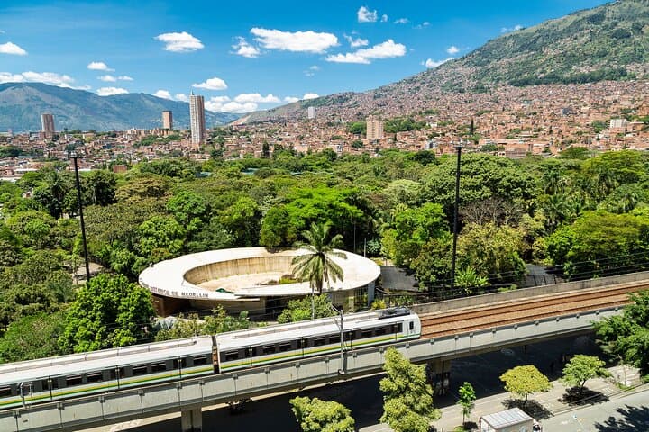 Botanical Garden and Arvi Park Medellín City Tour