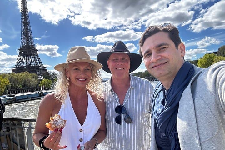 Paris Highlights Private Sightseeing Car Tour