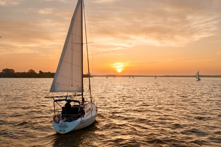 Sailing with Wine Tasting in Buenos Aires