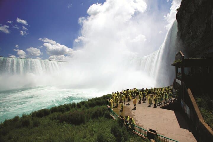 5-Day Niagara Falls, Toronto, Montreal and Quebec City from NYC