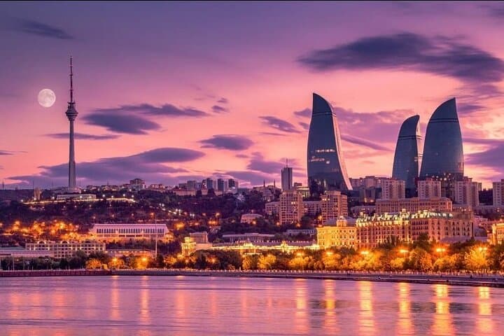 Baku by Night: Private 2-Hour Car Tour with Scenic Stops