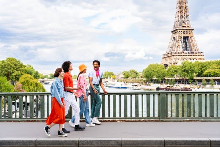 Paris Private Tour: Highlights, Top Quarters & Eiffel Tower