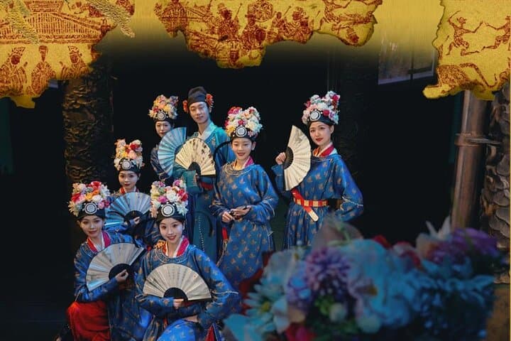 Chinese tradional dancing show with sichuan banquet feast